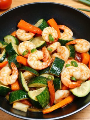 Delicious Shrimp and Zucchini Stir-Fry: A Quick and Healthy Culinary Delight!